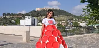 Silifke'de Atık Materiyallerden Tasarlanan Kıyafetlerle Defile Düzenlendi