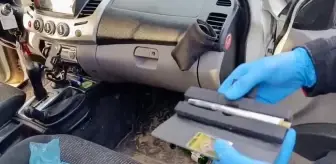 Mersin'de Ruhsatsız Tabancalar ve Esrar Ele Geçirildi