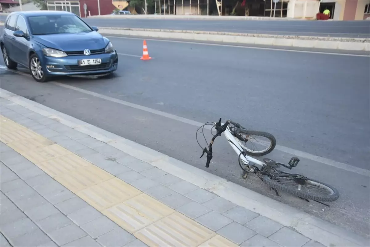 Mersin'de Bisikletli Çocuğa Otomobil Çarptı: Ağır Yaralı