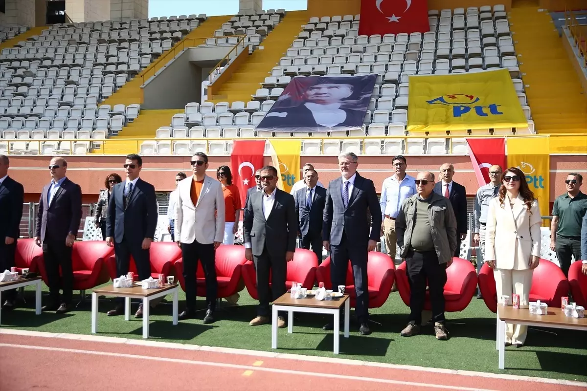Mersin'de Posta Dağıtıcıları Milli Takım İçin Yarıştı