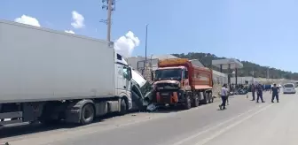 Mersin Silifke'de Kamyon Kazası: 15 Araç Hasar Gördü