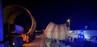 Mersin'de Tır ve Hafif Ticari Araç Çarpıştı: 2 Yaralı