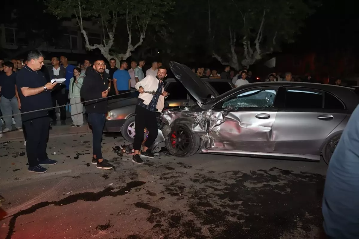 Mersin'de Zincirleme Trafik Kazası: 3 Yaralı