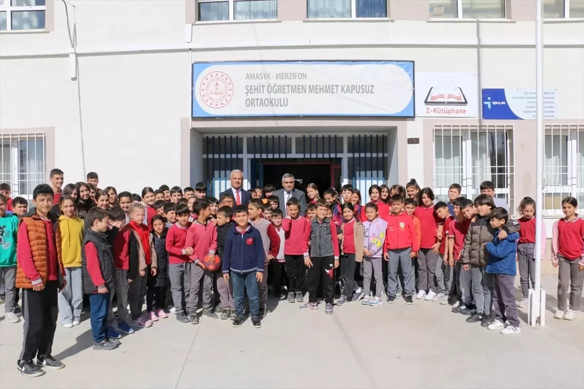 Merzifon Kaymakam Karaaslan, okulları ziyaret etti