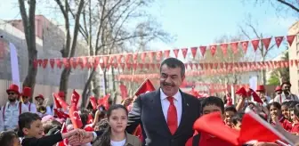 Milli Eğitim Bakanı, 23 Nisan'da Temsili Olarak Koltuğunu Çocuklara devretti