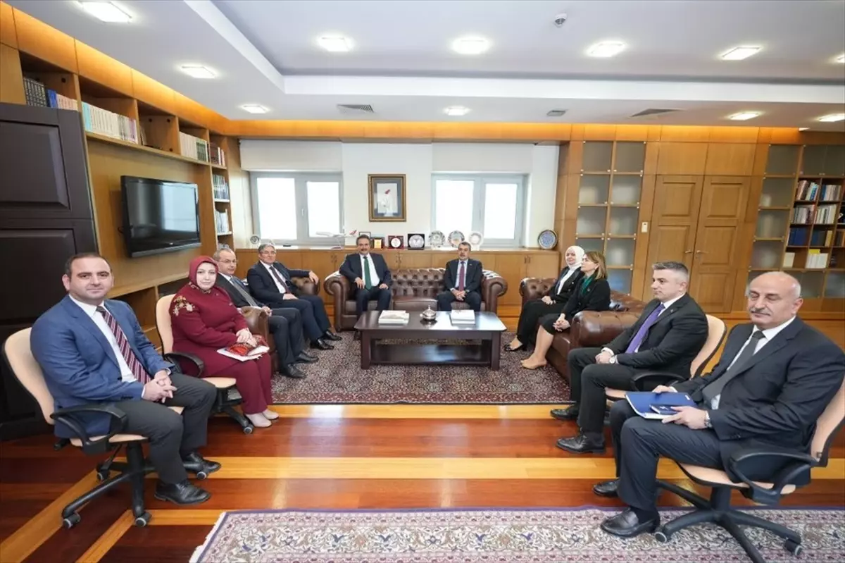 Milli Eğitim Bakanı Tekin, Türkmenistan Büyükelçisi Demirok'u Ziyaret Etti