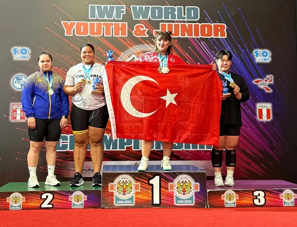 Fatmagül Çevik, Gençler Dünya Halter Şampiyonası'nda Altın Madalya Kazandı
