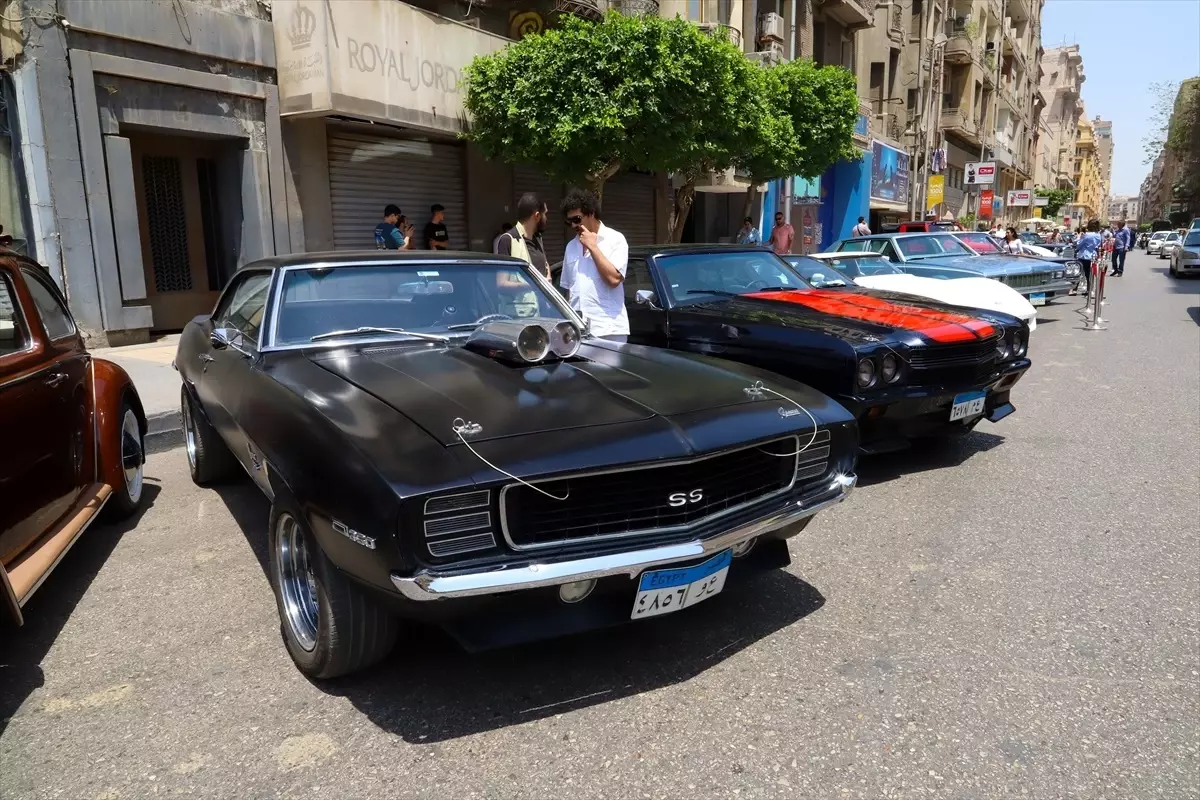 Mısır'da Klasik Otomobil Festivali Düzenlendi