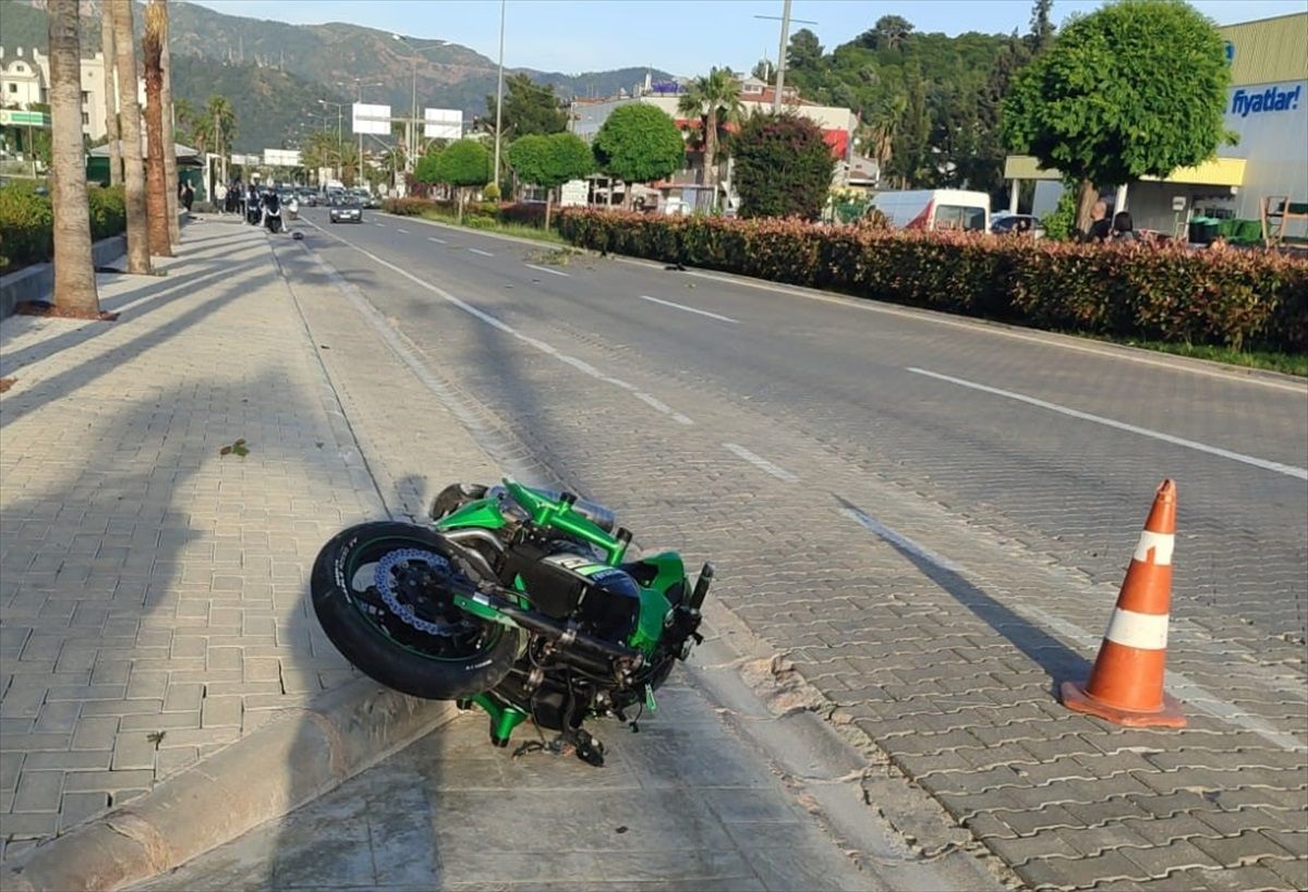 Marmaris'te Motosiklet Çarpan Çocuk Hayatını Kaybetti