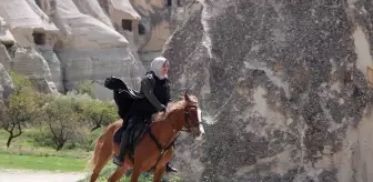 Almanya'dan Kapadokya'ya Gelen Şeyma Budak, Atlarıyla Kurduğu Bağla Hayatını Değiştirdi