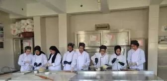 Muş'ta Aşçılık Eğitimi: Öğrenciler Uygulamalı Eğitimle Yetkinlik Kazanıyor