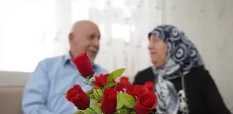 Mutlu evliliğin sırrını 60 yıldır eşine getirdiği çiçeklerde buluyor