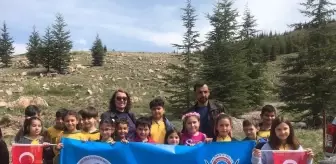 İlkokul Öğrencileri Fidan Dikme Etkinliği Düzenledi
