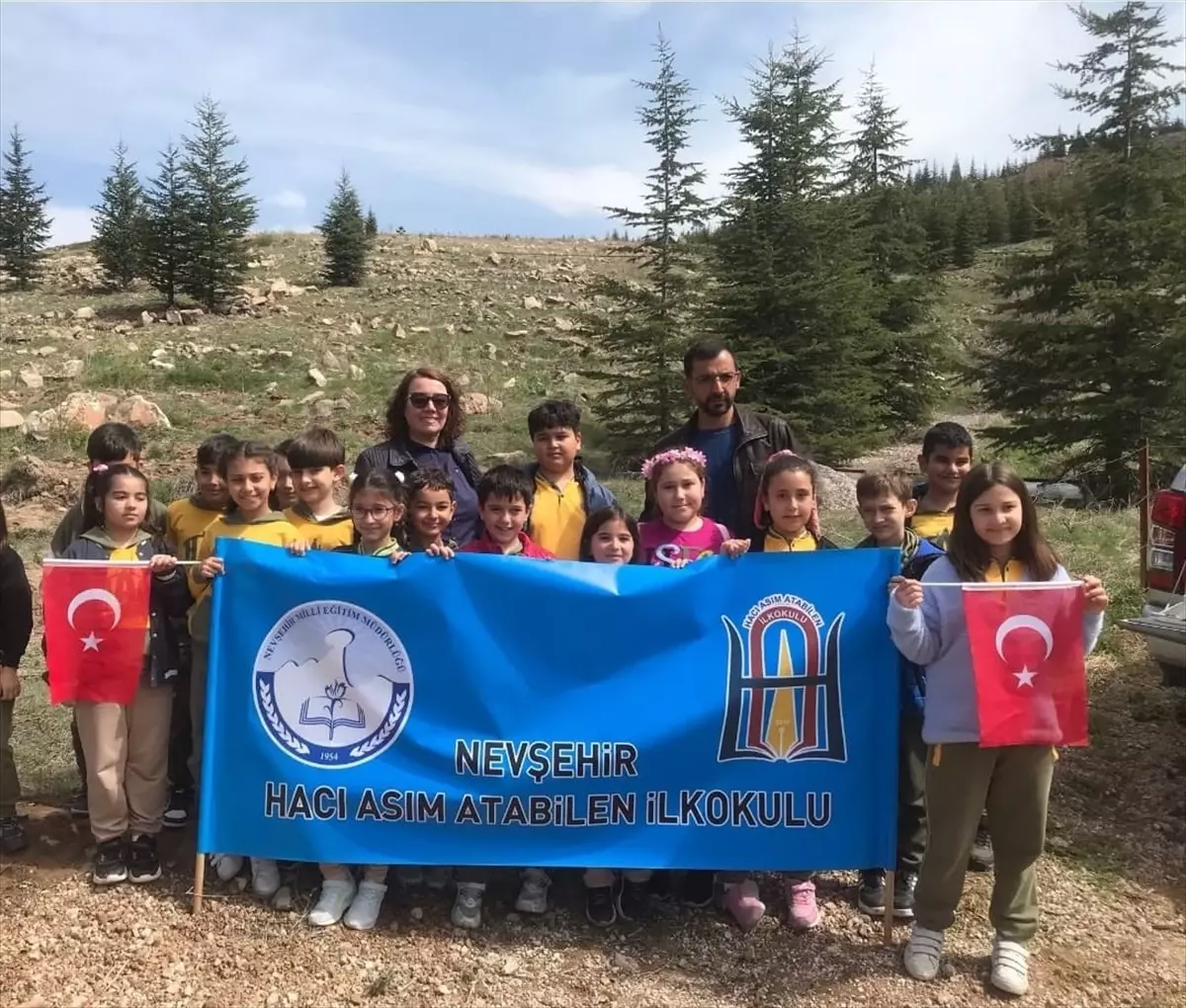İlkokul Öğrencileri Fidan Dikme Etkinliği Düzenledi