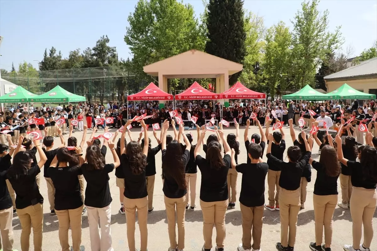 Nizip'te 23 Nisan Ulusal Egemenlik ve Çocuk Bayramı Coşkusuyla Kutlandı