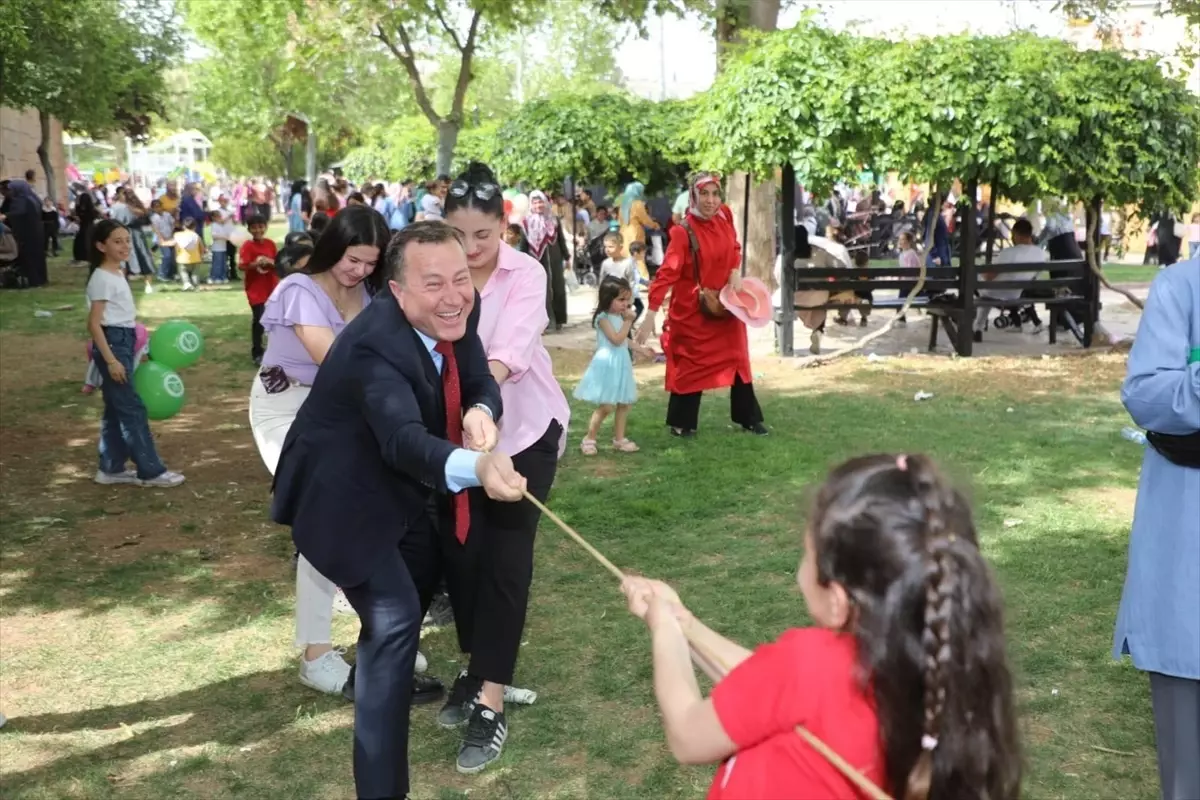 Nizip'te 23 Nisan Çocuk Şenliği Coşkuyla Kutlandı
