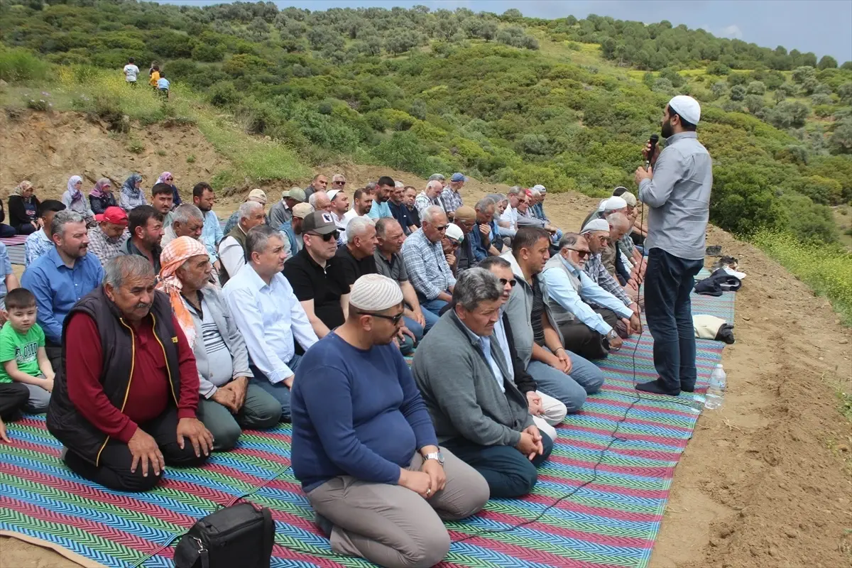Ödemiş'te Vatandaşlar Yağmur Duası İçin Bir Araya Geldi