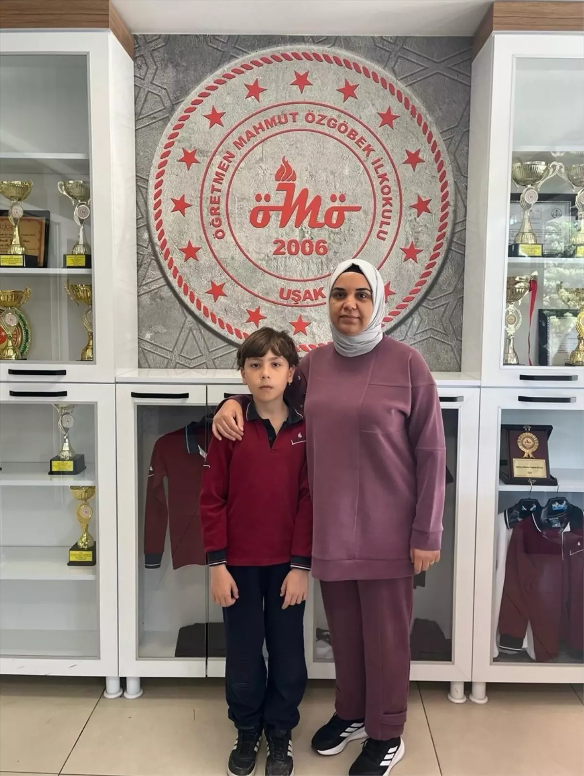 Uşak'ta Öğretmen, Boğazına Çikolatalı Ekmek Kaçan Öğrenciyi Kurtardı