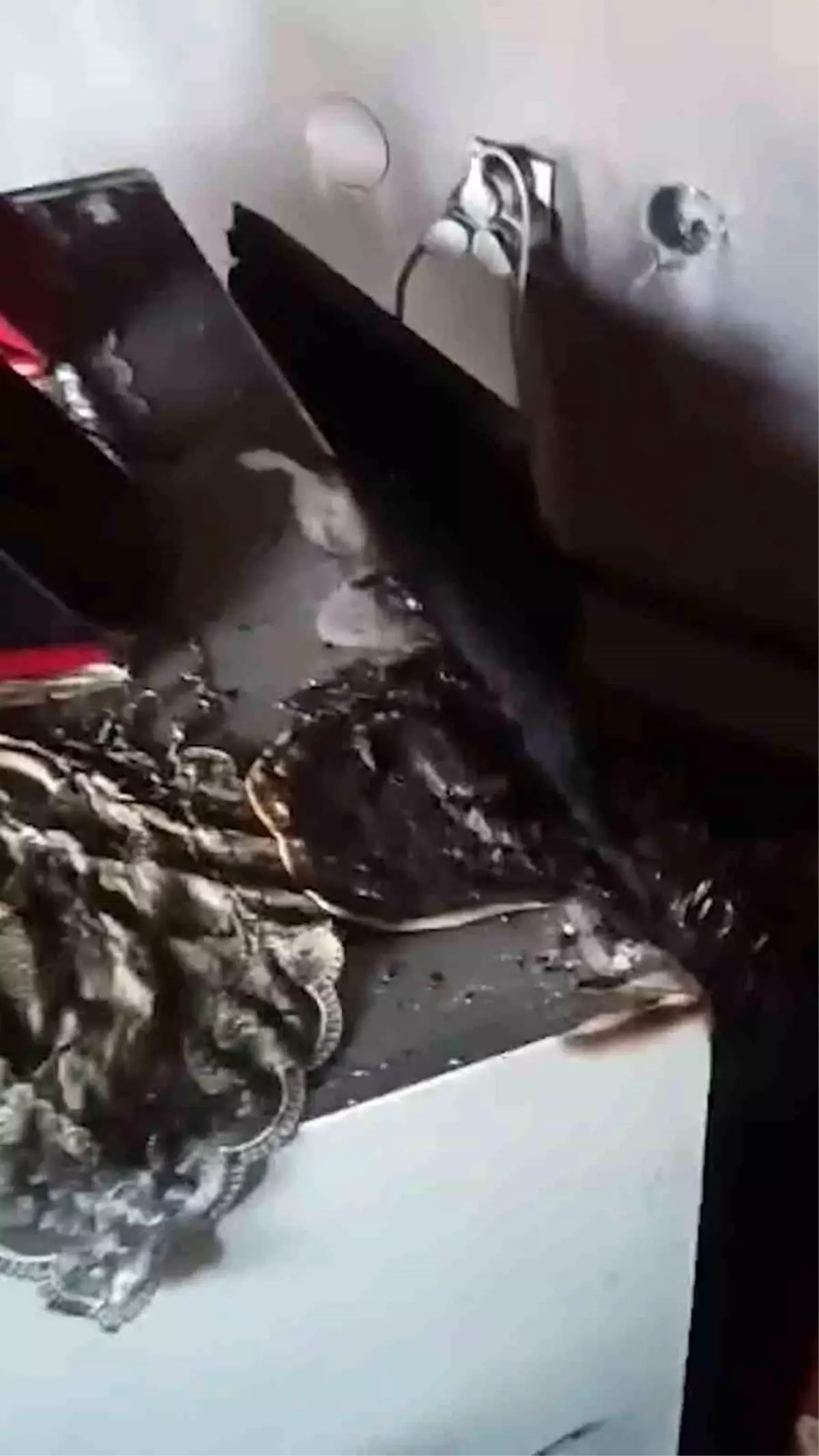 Kırıkkale'de İlkokulda Elektrik Prizinden Yangın