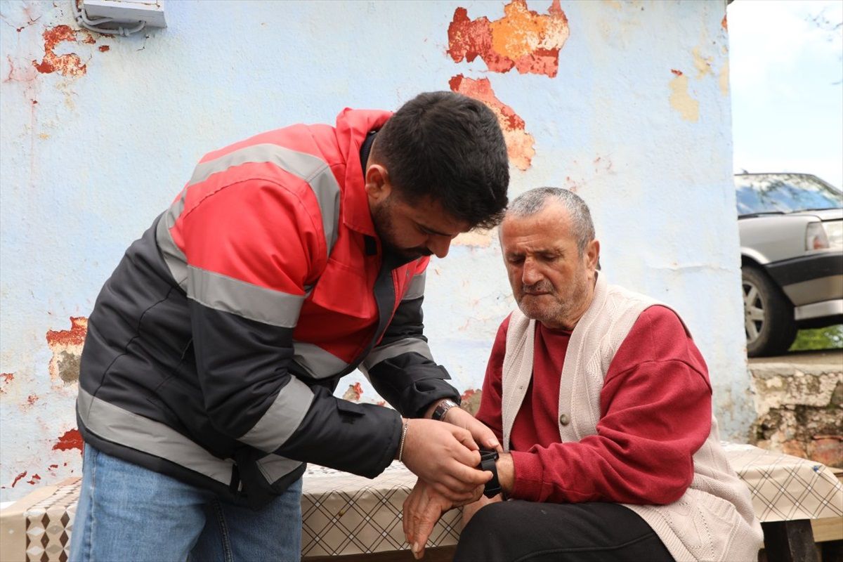Alzheimer Hastasına Akıllı Saat Hediyesi