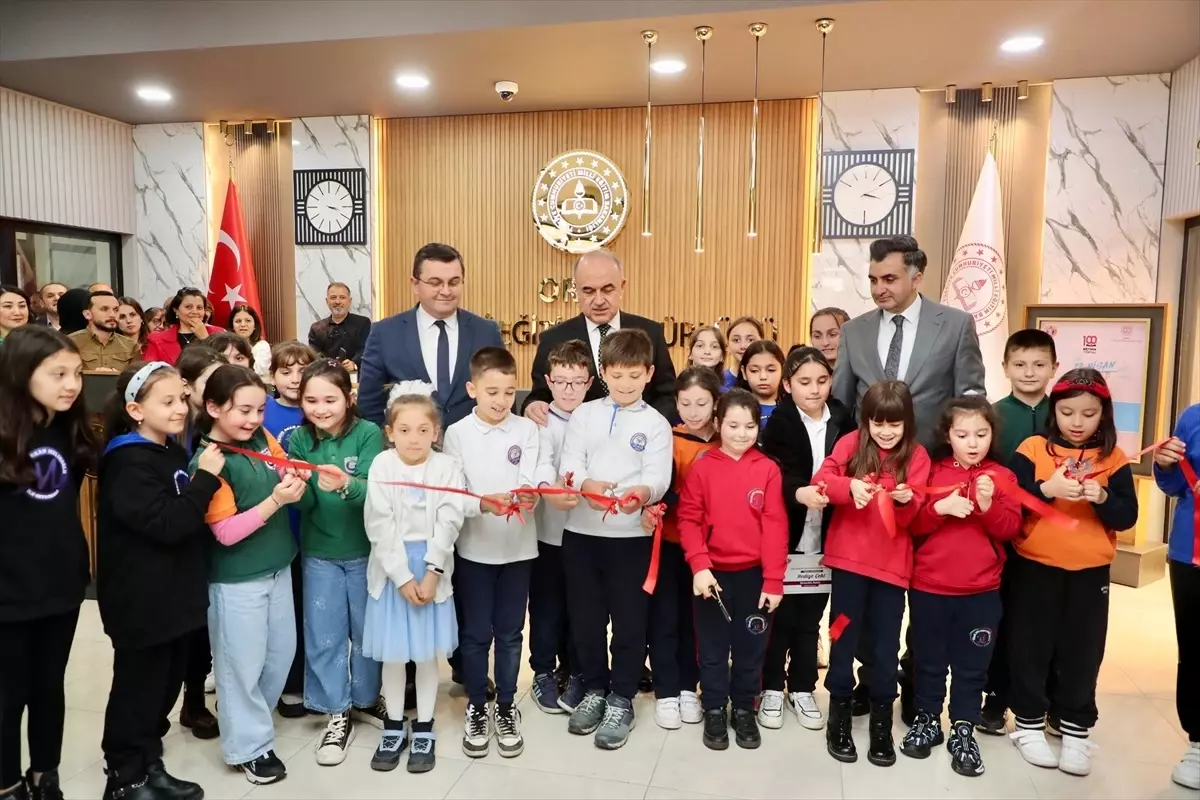 Ordu'da 23 Nisan Ulusal Egemenlik ve Çocuk Bayramı Etkinlikleri Kapsamında Resim Sergisi Açıldı