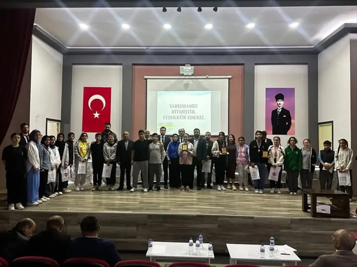Bursa Orhaneli'de Ortaokullar Arası Bilgi Yarışması Düzenlendi