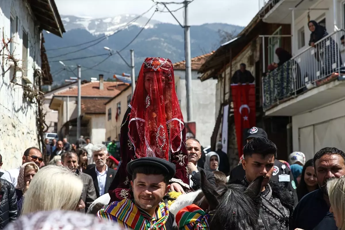 Bursa'nın Fethinin 699. Yıldönümünde Geleneksel Düğün Etkinliği
