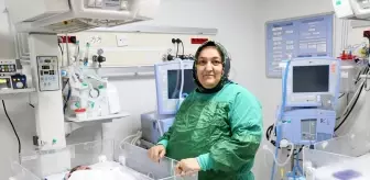 42 Yıldır Ebe Olarak Yeni Hayatlara Şahitlik Eden Özgül Çetin