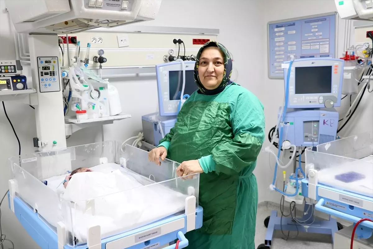 42 Yıldır Ebe Olarak Yeni Hayatlara Şahitlik Eden Özgül Çetin