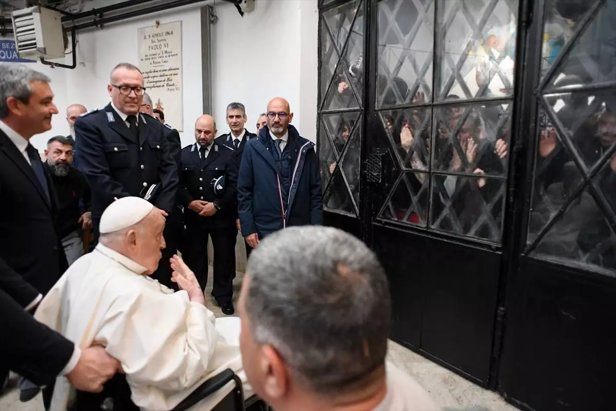 Papa Franciscus, Nekahet Döneminde Cezaevini Ziyaret Etti