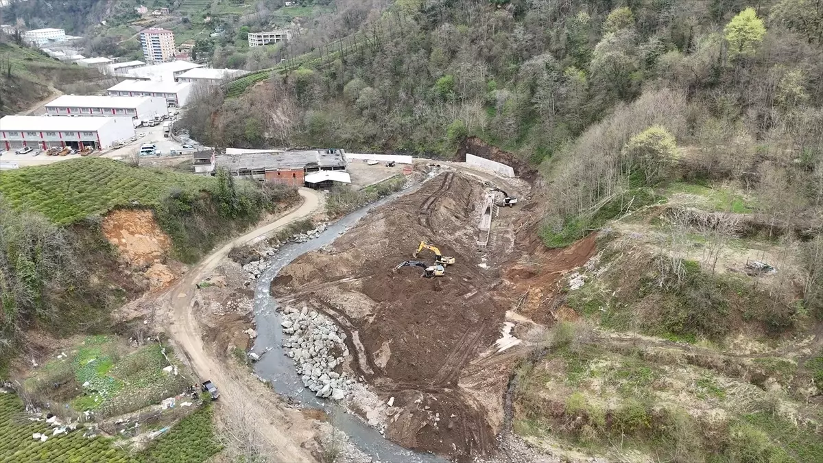 Rize'de Taşkın Kontrol Çalışmaları Devam Ediyor