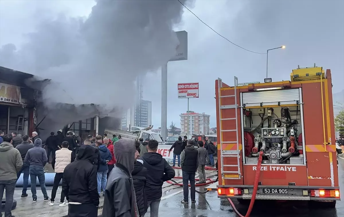 Rize'de Oto Döşeme Atölyesinde Yangın Çıktı