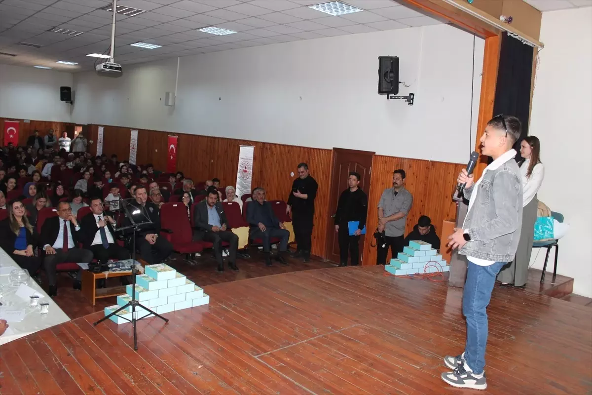 Saimbeyli'de öğrenciler arası ses yarışması düzenlendi