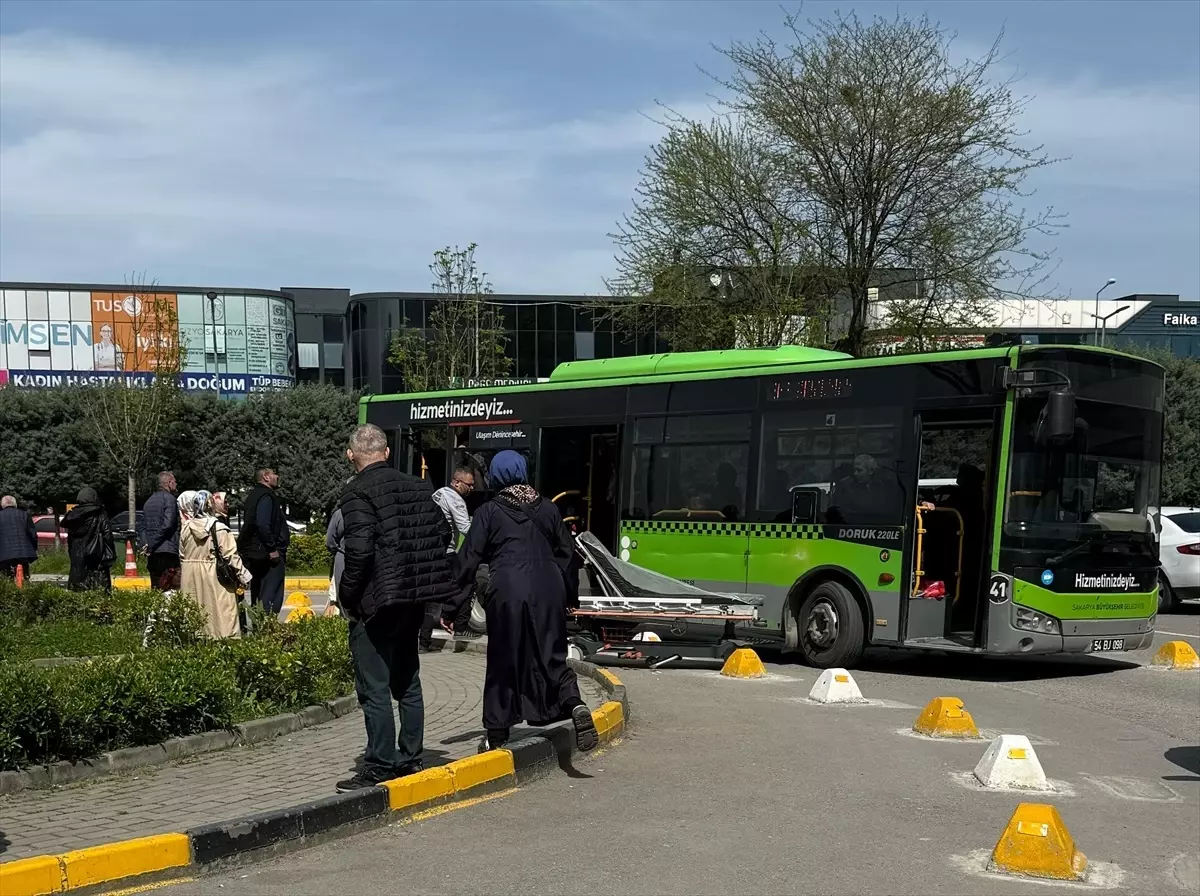 Belediye Otobüsü Şoförü, Rahatsızlanan Yolcuyu Hastaneye Götürdü
