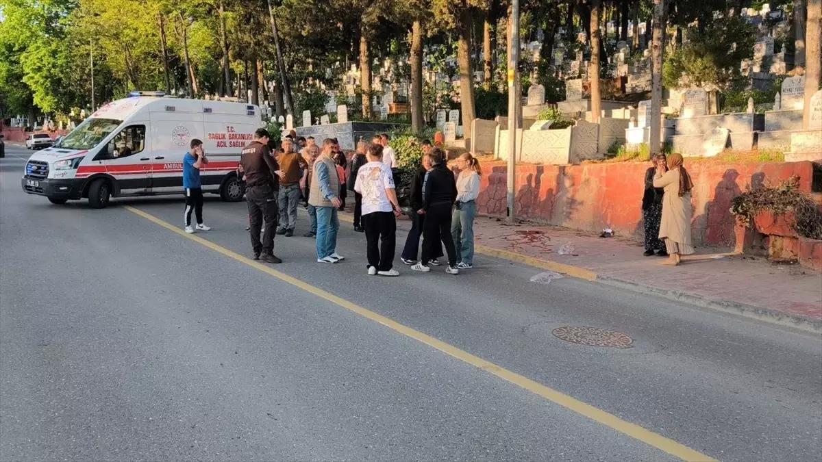 Sakarya'da Motosiklet ile Hafif Ticari Araç Çarpıştı: 2 Yaralı