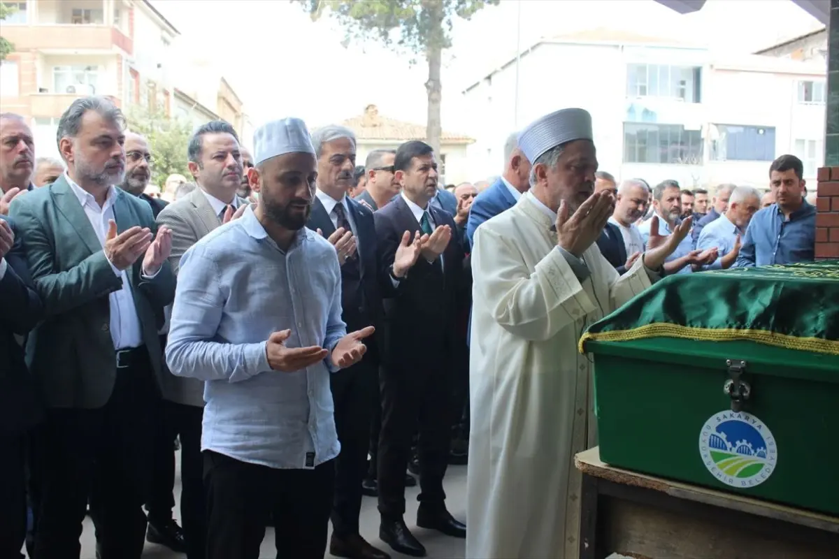 Sakarya'da Su Tankeri Kazasında Hayatını Kaybeden Sürücünün Cenazesi Defnedildi