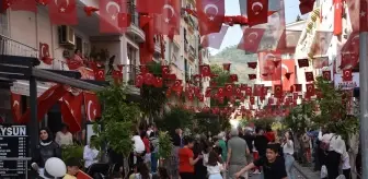 Marmaris'te 23 Nisan Coşkusu Sokaklarda Kutlandı