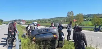 Samsun'da Devrilen Otomobilden Emniyet Kemeri ile Kurtuldular