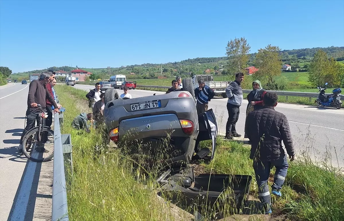 Samsun'da Devrilen Otomobilden Emniyet Kemeri ile Kurtuldular