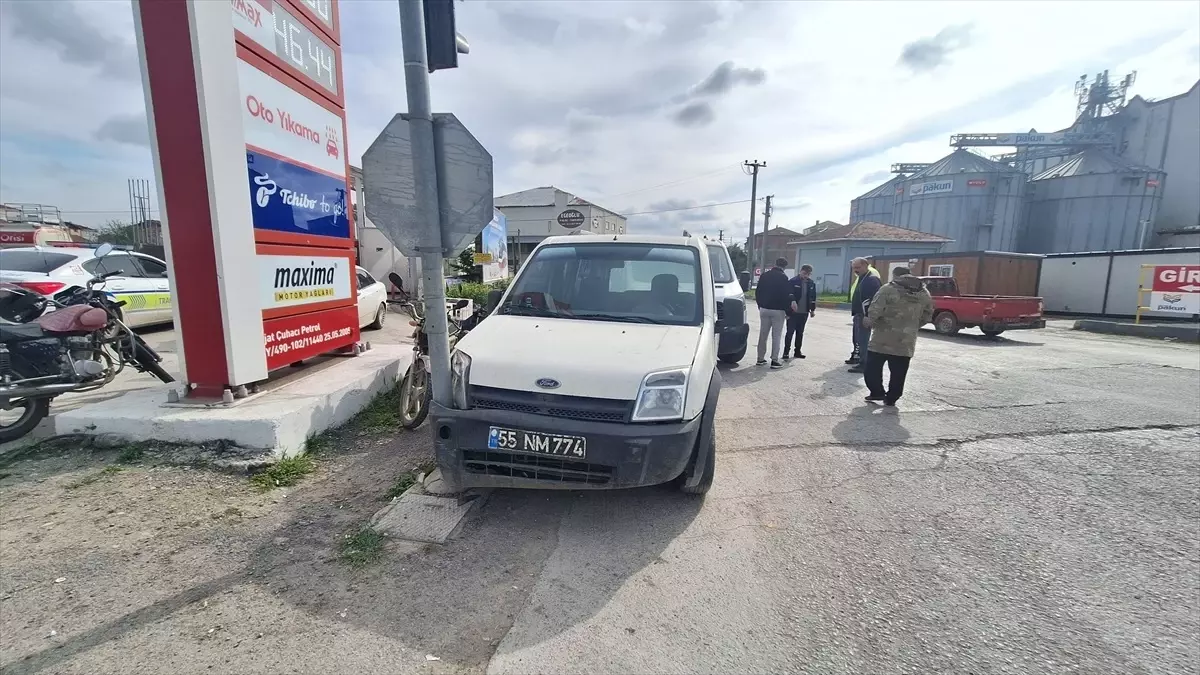 Bafra'da Motosiklet Kazası: Sürücü Hastaneye Kaldırıldı