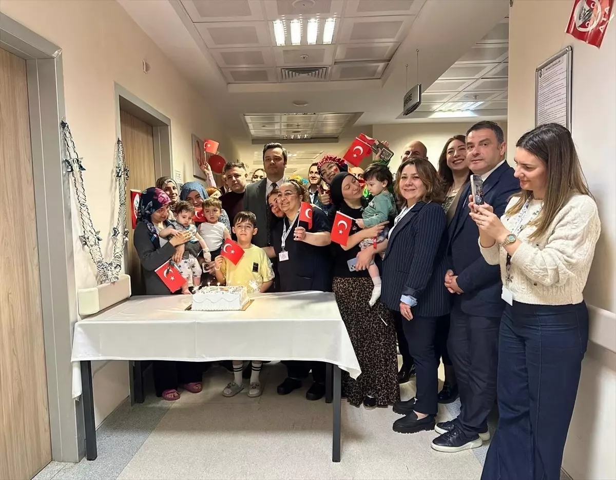 Çocuklar 23 Nisan'da Hastanede Bayram Coşkusu Yaşadı