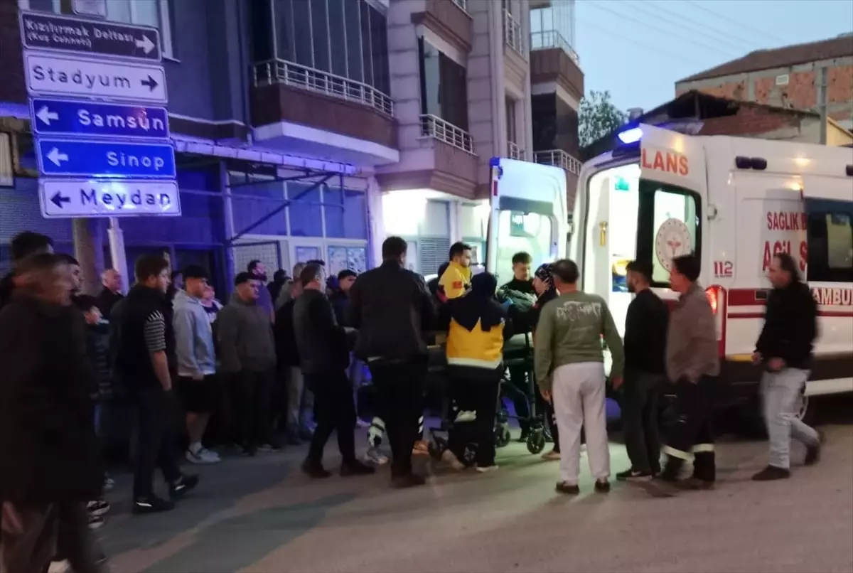 Samsun'da Motosiklet ve Kamyonet Çarpıştı: Baba ve Kızı Yaralandı