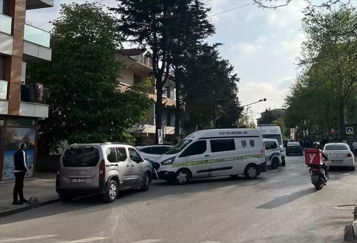 Sancaktepe'de Park Halindeki Otomobilde Bir Kişi Ölü Bulundu