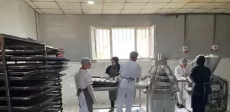 Şanlıurfa'da Meslek Lisesi Öğrencileri Günde 16 Bin Ekmek Üretiyor