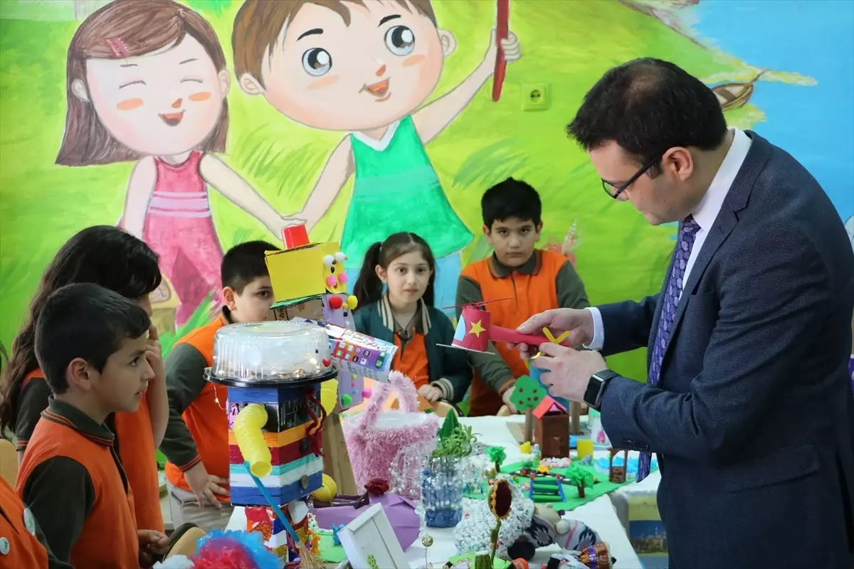 Sarayönü Kaymakamı Geri Dönüşüm Sergisinin Açılışını Yaptı