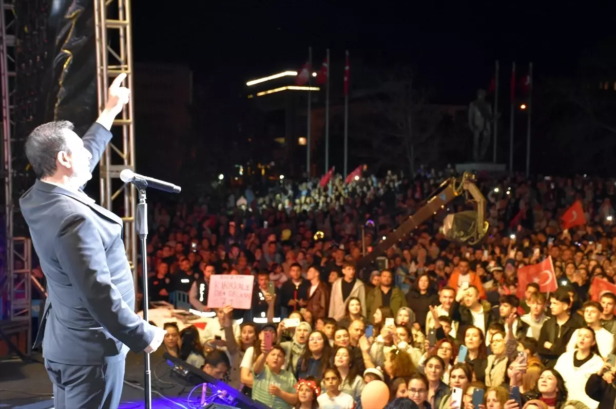 Rafet El Roman, 23 Nisan'da Kırıkkale'de Sahne Aldı