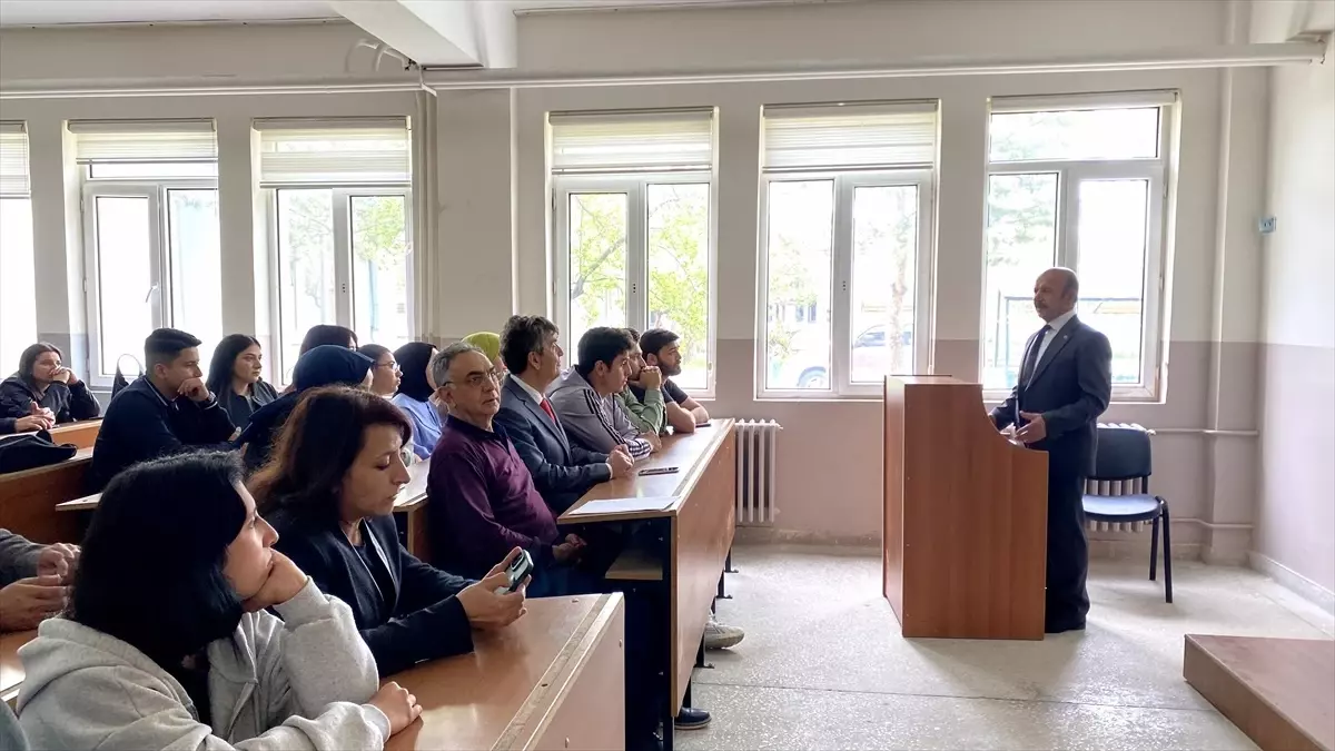 Başkan Gültekin, Öğrencilerle Tecrübe Paylaşımında Bulundu