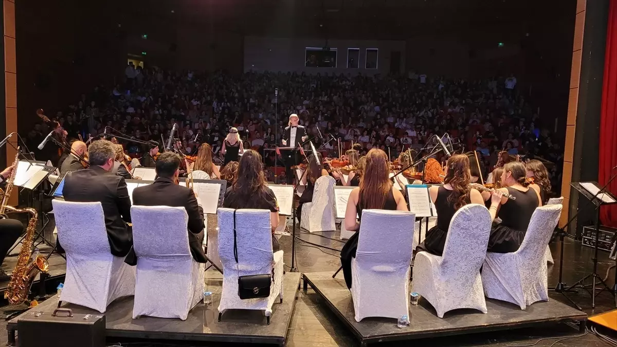 Samsun Büyükşehir Belediyesi Kent Orkestrası Tanıtım Konseri Düzenledi