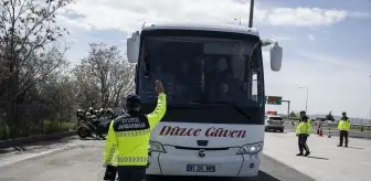 Jandarma Sivil Ekipleri, Şehirlerarası Otobüslerde Trafik Denetimi Yapıyor