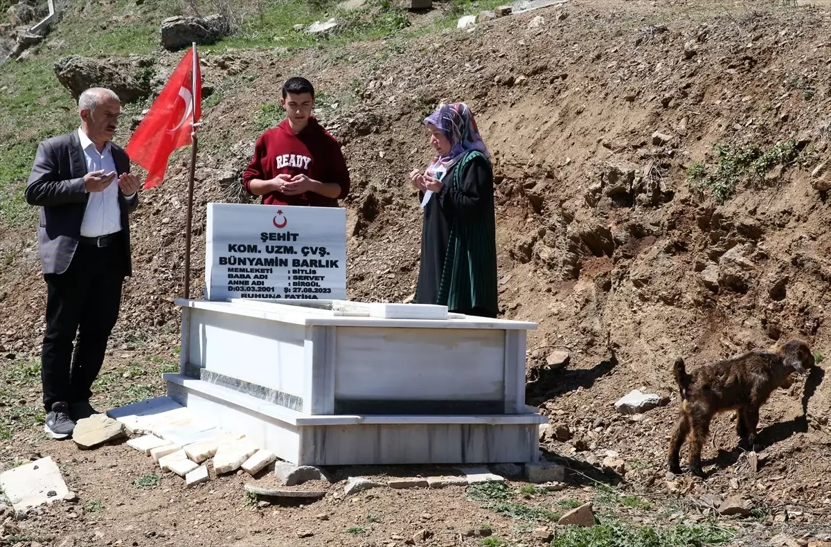 Şehit ailesi oğullarının hatırasını evlerinde yaşatıyor